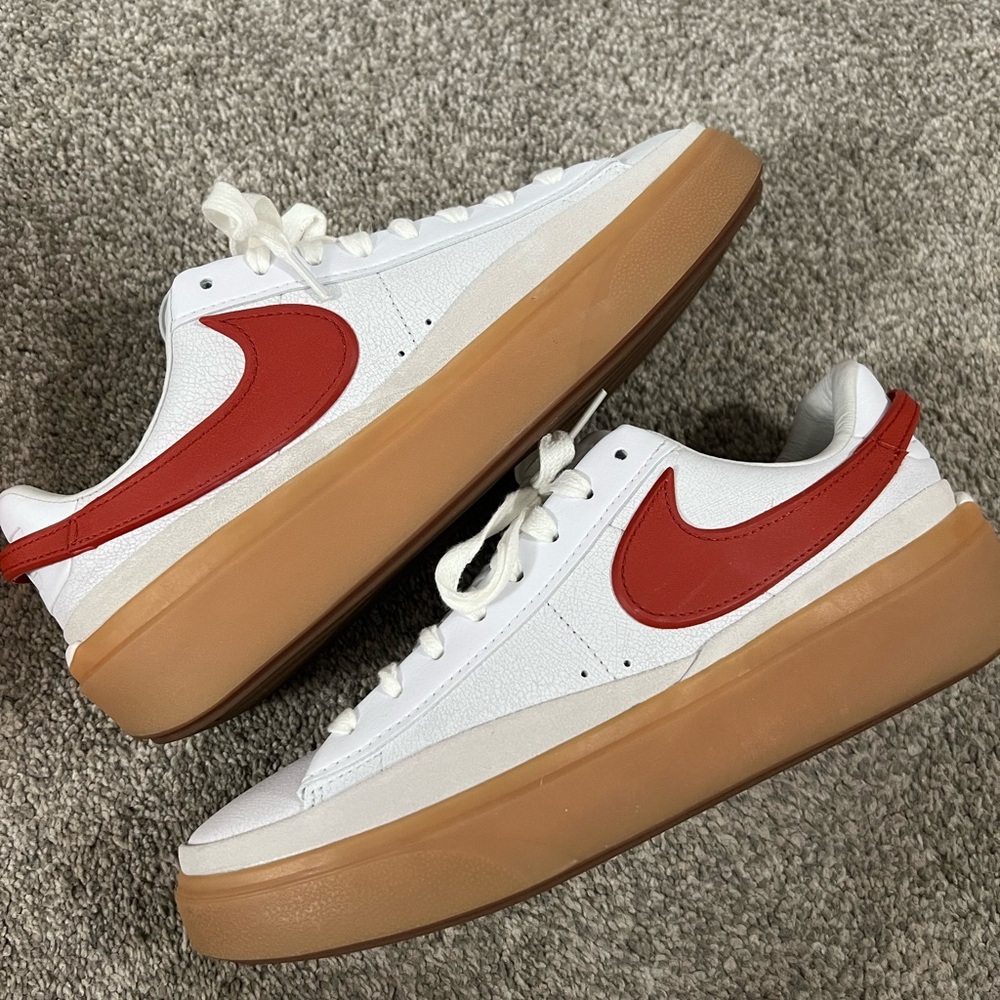 Nike Blazer Phantom Low, white/dragon red summit white- size men’s 9